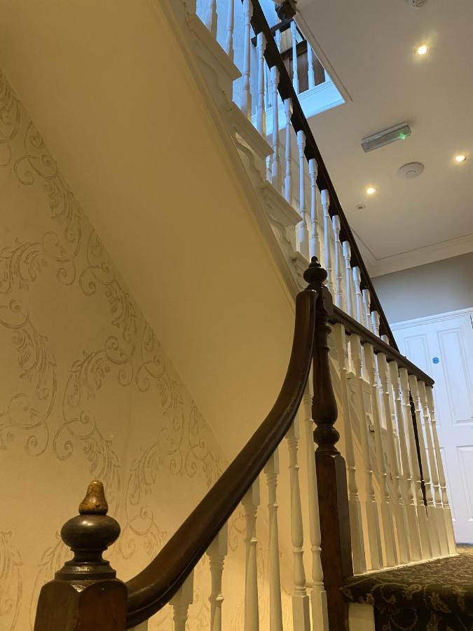 Number One Hundred Bed And Breakfast Cardiff Exterior foto
