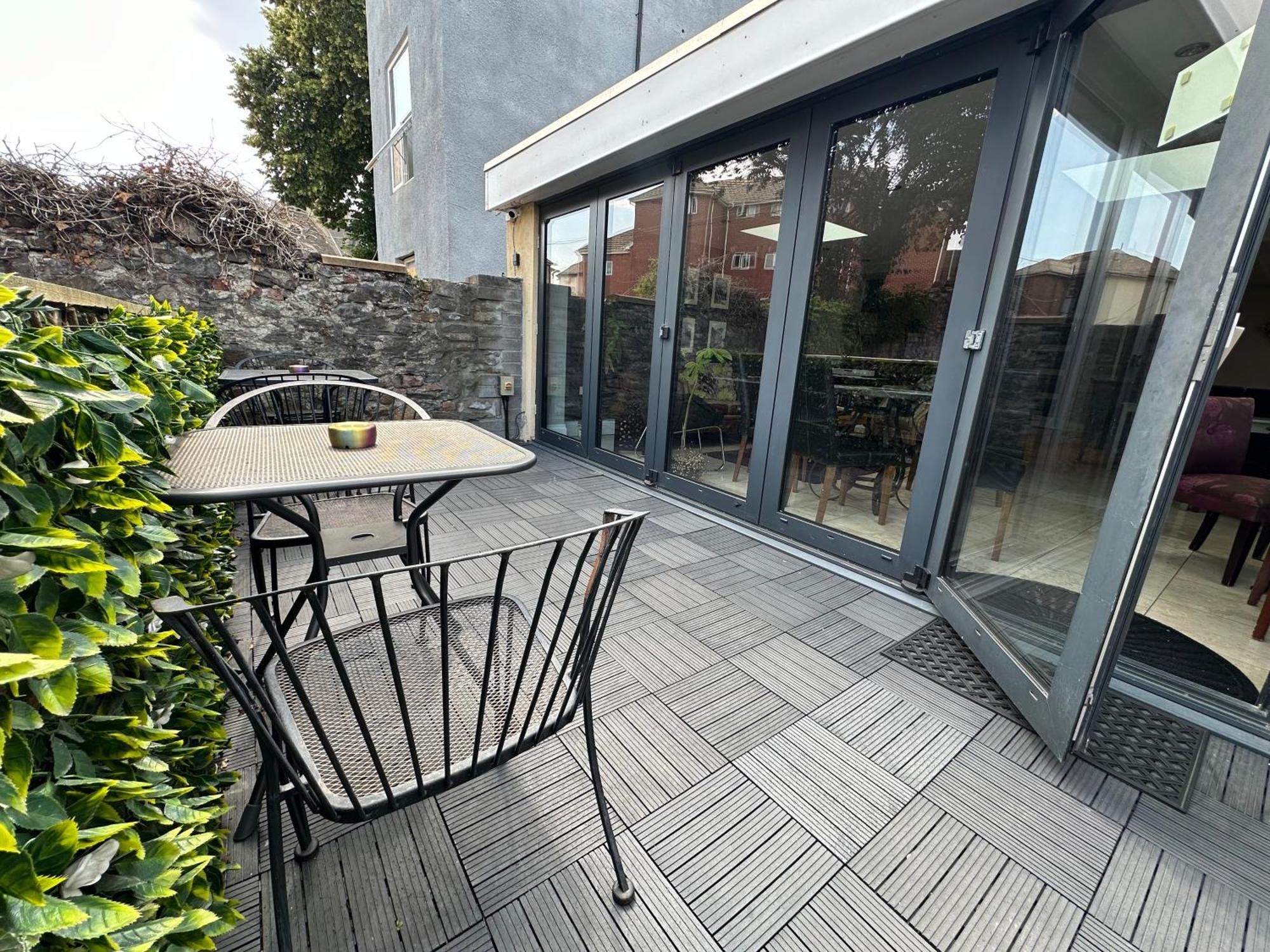 Number One Hundred Bed And Breakfast Cardiff Exterior foto