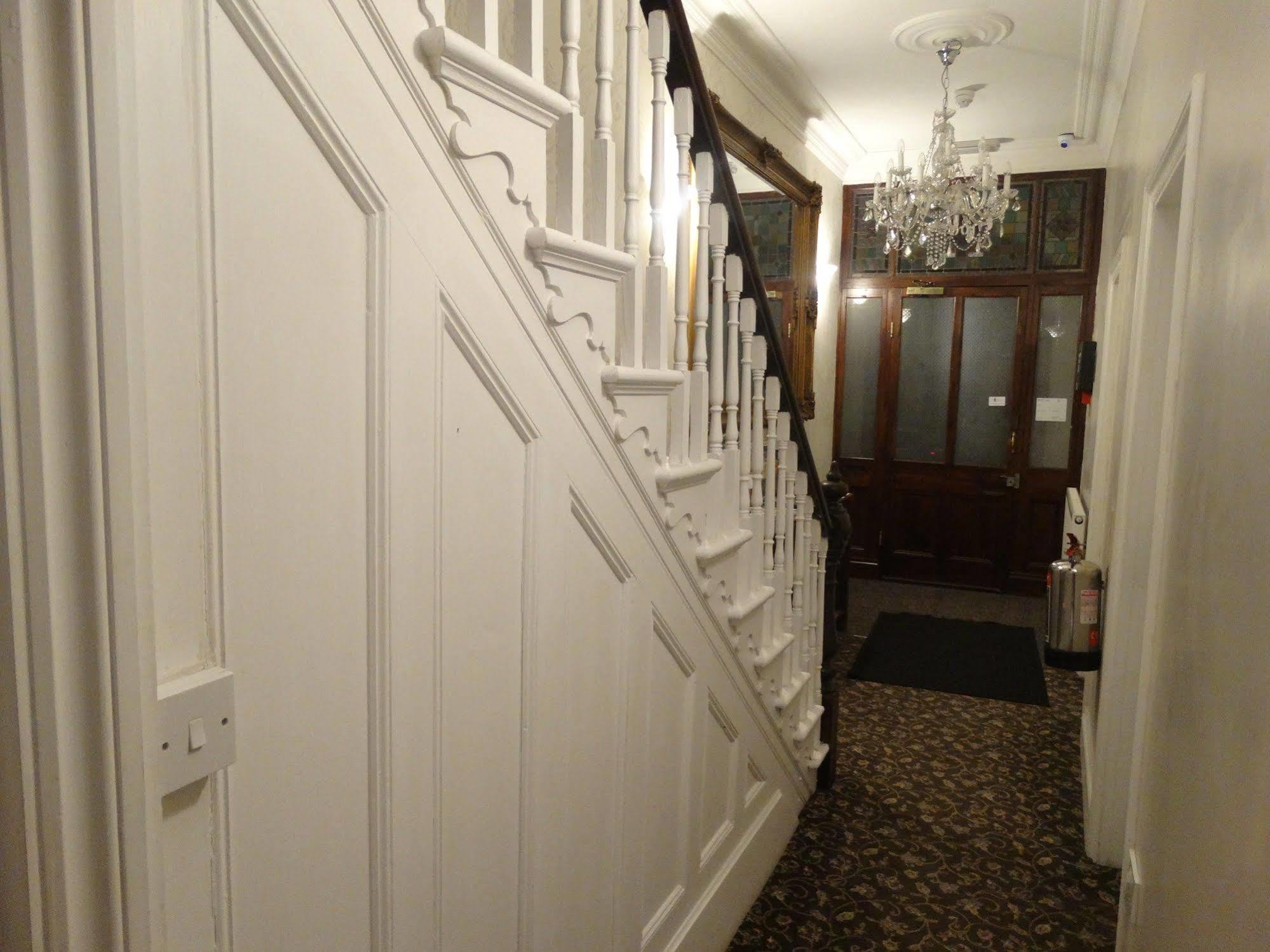 Number One Hundred Bed And Breakfast Cardiff Exterior foto